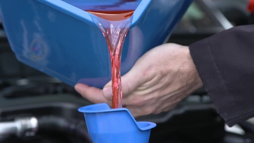MotoMaster Extended Life Diesel Antifreeze/Coolant - image 4 from the video